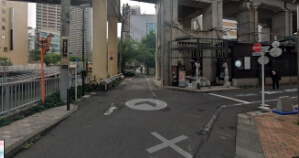 線路の下